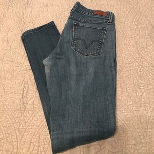 Dark wash Levi skinny jeans
